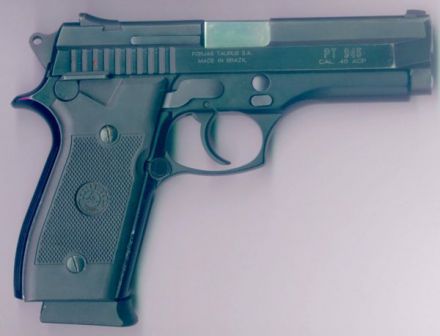 Пистолет Taurus PT945.