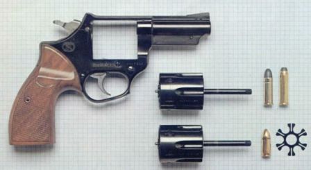 FN barracuda revolver with both cylinders removed (.357 / .38 top, 9x19 bottom). Also shown are cartridges of respective caliber and steel clip for 9x19 ammunition