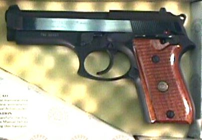 Taurus PT 92 C (компактная модель).