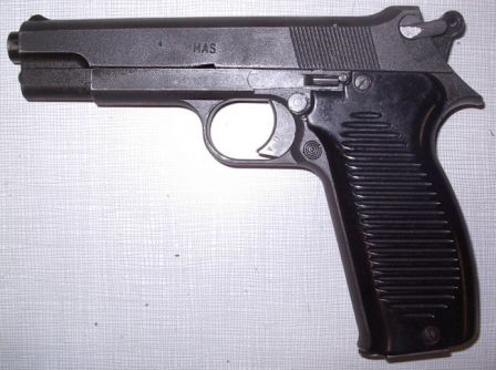 Mle.1950 pistol, left side