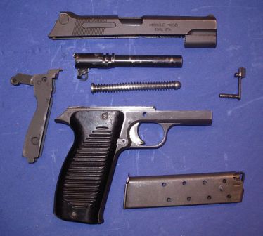 Mle.1950 pistol, disassembled