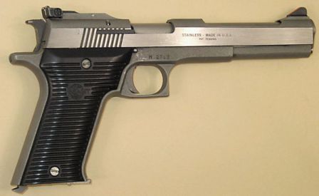 Пистолет AMT Automag II калибра .22WMR, вид справа