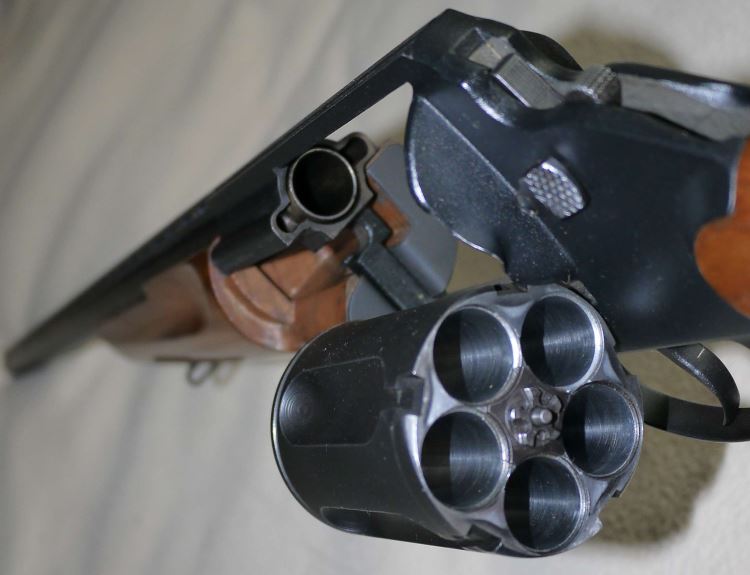 MTs-255-12: A Russian 12 gauge revolver shotgun. : r/ForgottenWeapons